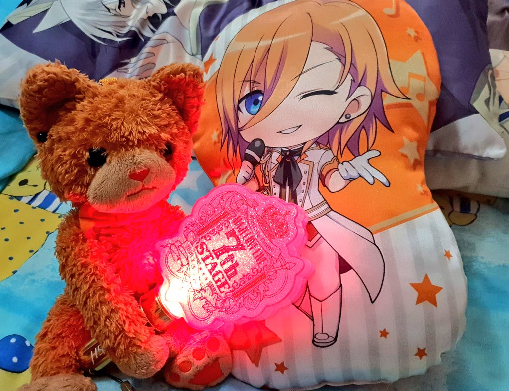 YukioChing711's tweet photo. わお！今日、私の誕生日の後にようやくペンライトが来ました。次の映画のためにこれを持ってくるのが待ちきれません。

#utapri #utanoprincesama #うたプリ #うたのプリンスさまっ #JingujiRen #神宮寺レン #マジlovelive #7thSTAGE https://t.co/ohJ51kaM9P