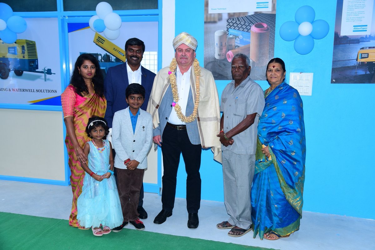 AtlasCopcoIndia's tweet photo. From #refurbishment to #element #overhaul to well stocked #parts, #JayMiningandWaterwellSolutions, our Authorized Distributor in Bengaluru recently opened their #workshop doors to bring in first time right #service when & where you need it. #AtlasCopcoIndia #PowerTechniqueService https://t.co/rpVnZsIbI9