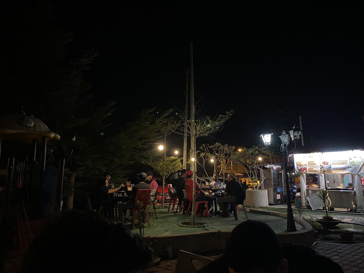 Raja_Lepak's tweet photo. Port lepak best kat bangi katanya. Recommended sebab cantik gila dan makanan dia sedap 🤩

Lokasi Sg Ramal @kaptenfaiq 

#RLChillDulu #RajaLepak #kakilepak #ohsem #onz #palingpower #kingoflepak https://t.co/moOwNzCVaA