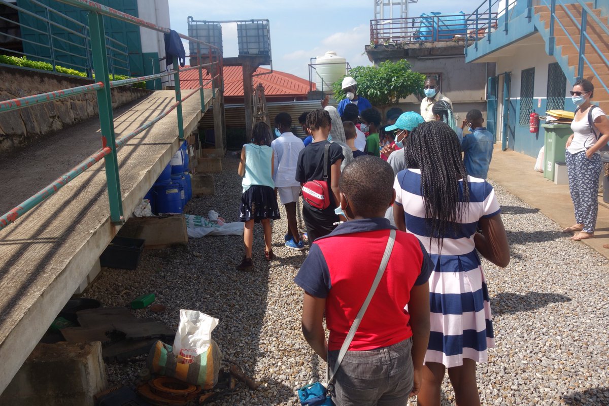 Solid_Techn's tweet photo. Après avoir été sensibilisés au sein de leur établissement, les élèves de l'école primaire @fustel_yaounde ont visité le centre de traitement des #D3E de Solidarité Technologique.
#nextgeneration 
#WEEECAM
#ForAGreenerFuture https://t.co/i4UtmO85yH