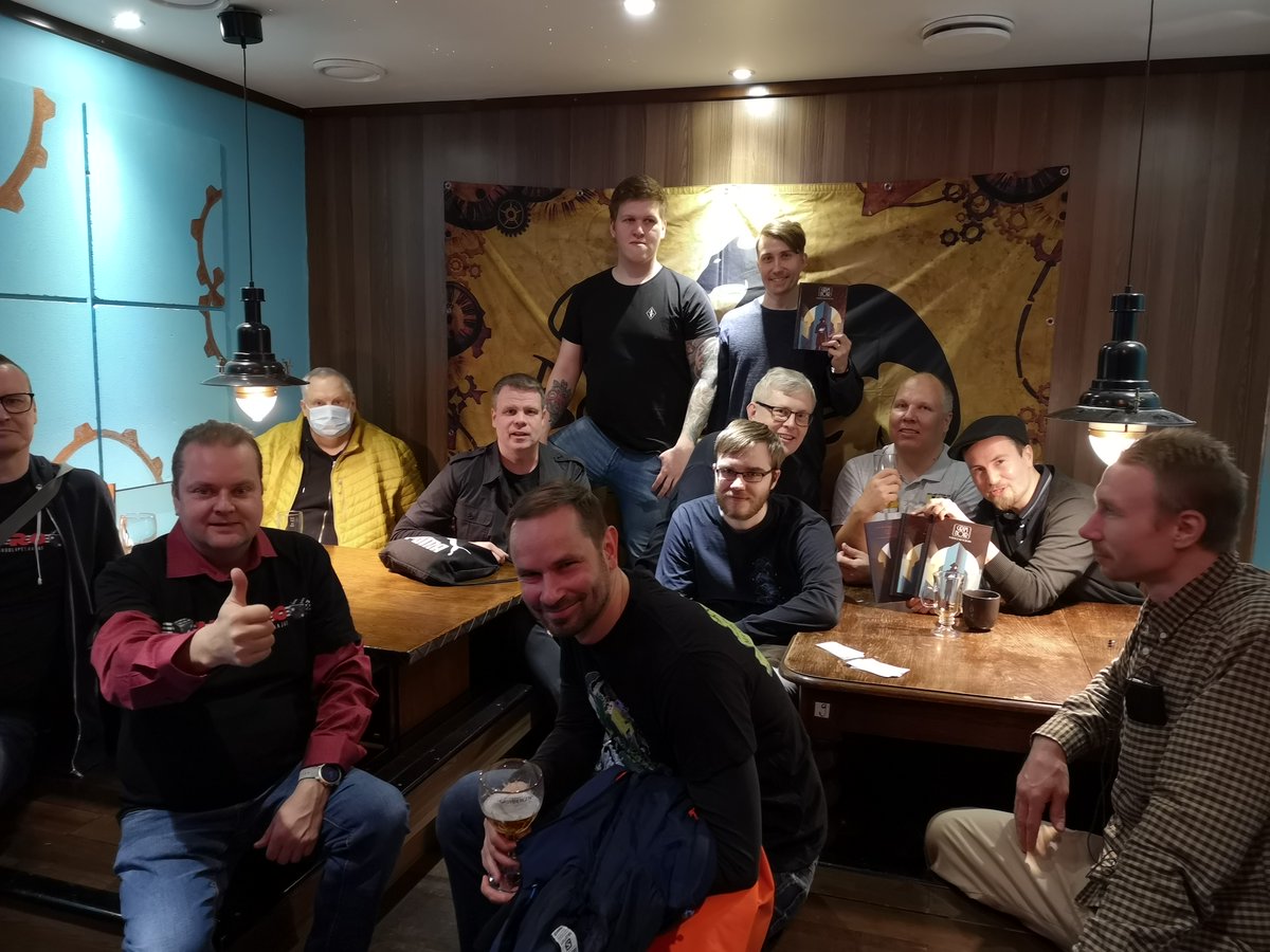 roolipelaajat's tweet photo. Hepron VIP-päivänä Café Boardgamessa pelattiin tuoretta kotimaista Grim Noir -roolipeliä kahden pöydän edestä. Peliä esittelemässä ja pelauttamassa olivat Julius Kuutti ja Tuomas Mikkonen pelin julkaisseesta Northern Realms -kustantamosta. 

https://t.co/cFKkN4fK9t

#pöytäpelit https://t.co/vyCScQFAnR