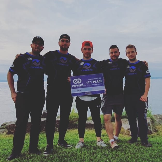 Quel weekend de stream 🔥 entre le <a href="/pglesports/">PGL</a> Major et  <a href="/KRL_stream/">KRL</a> avec <a href="/GenOneEsport/">GenOneEsport</a> ! 

Ça donne envi de s'y remettre 🥲

<a href="/ShananCSGO/">Shanan</a>
<a href="/HelziX/">HelziX</a>
<a href="/noeticDriux/">Driux</a> 
@dixiks