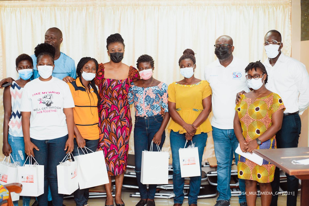 Sonotechgh's tweet photo. We walk the talk💃🏽💃🏽💃🏽. On Friday November 5th, we donated a sum of 10,000 cedis to the Korle Bu teaching hospital breast cancer unit in aid to support the cancer survivors. https://t.co/fGY39rRy1Z