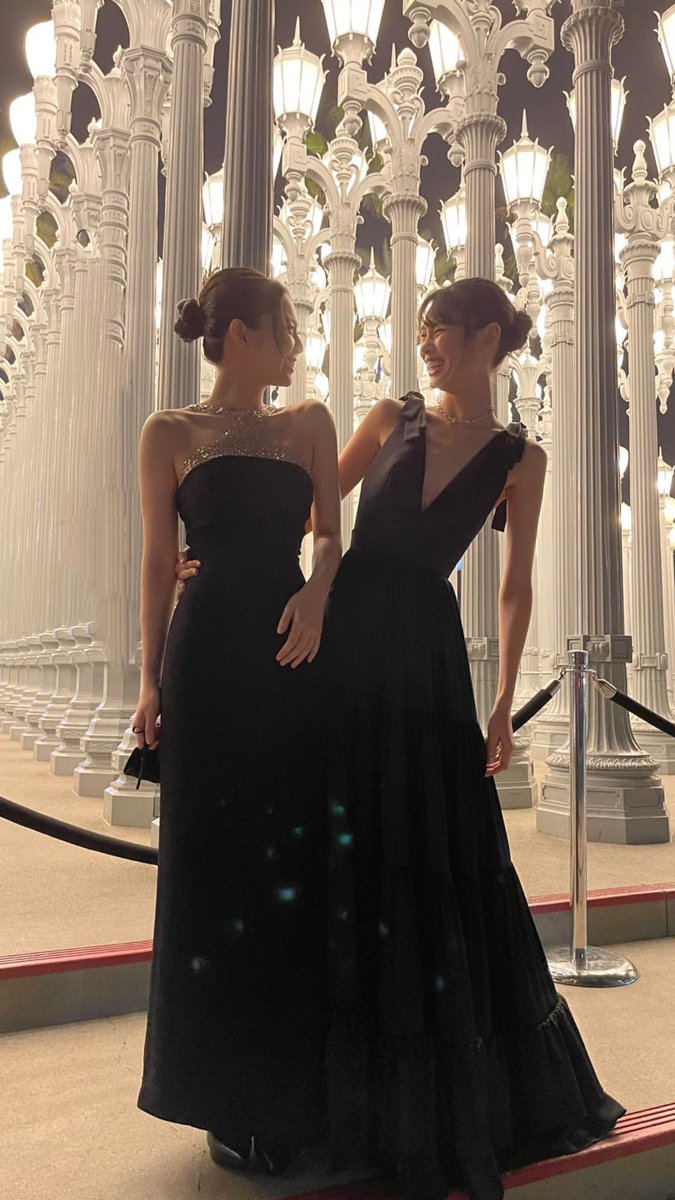 nyounjug's tweet photo. ͏          
Poise like a dazzling mannequin, with a sleeveless tube dress that showed off my shoulder line. Being in one frame with this gorgeous lady; Hoyeon eonni, attending the LACMA Art+Film Gala. Who can argue with our chemistry? A sweet date that really works. 
͏ https://t.co/mVB2sw2XSR