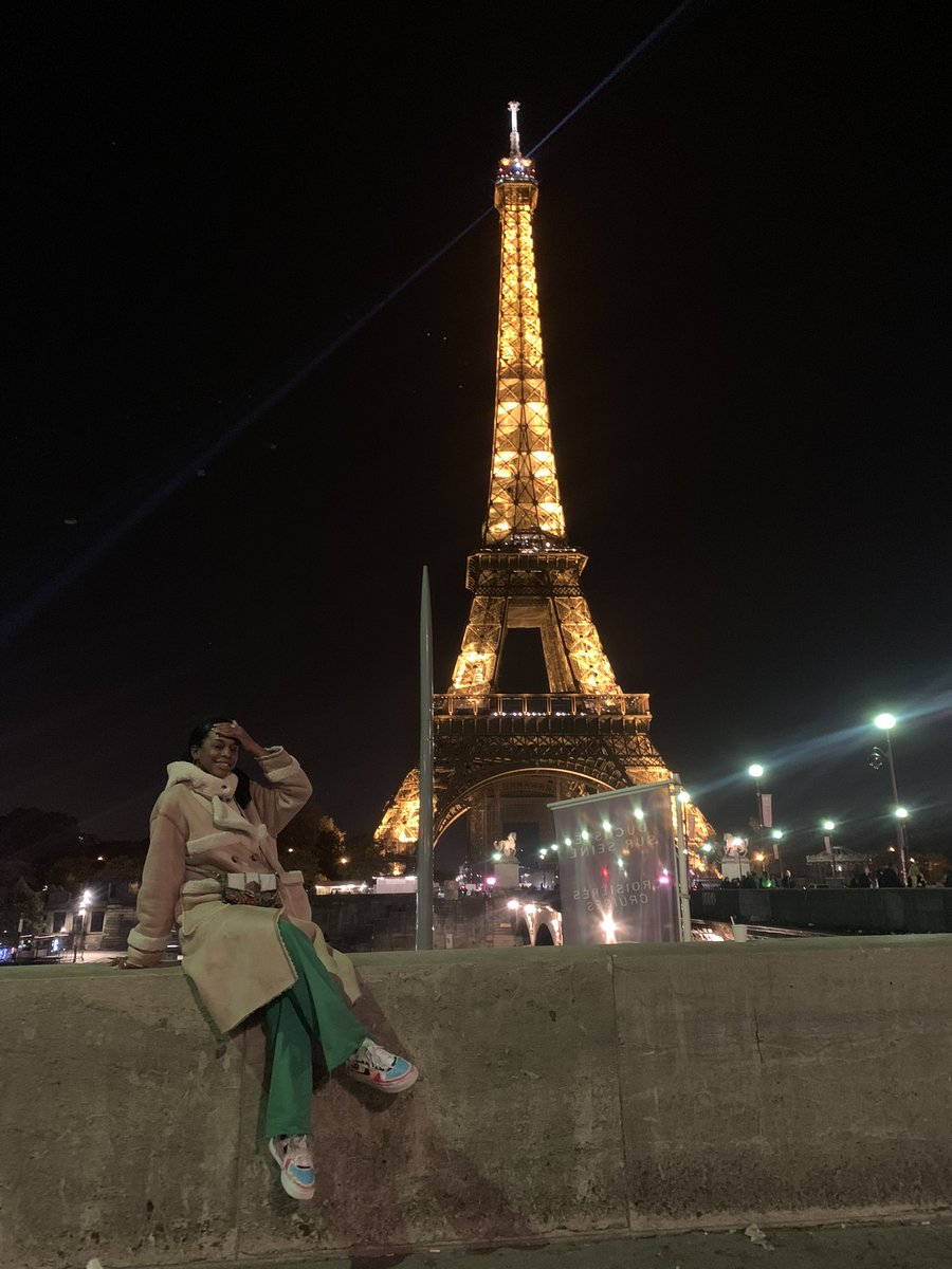 BBeautty's tweet photo. Nigga in Paris https://t.co/rVKbobfmDY