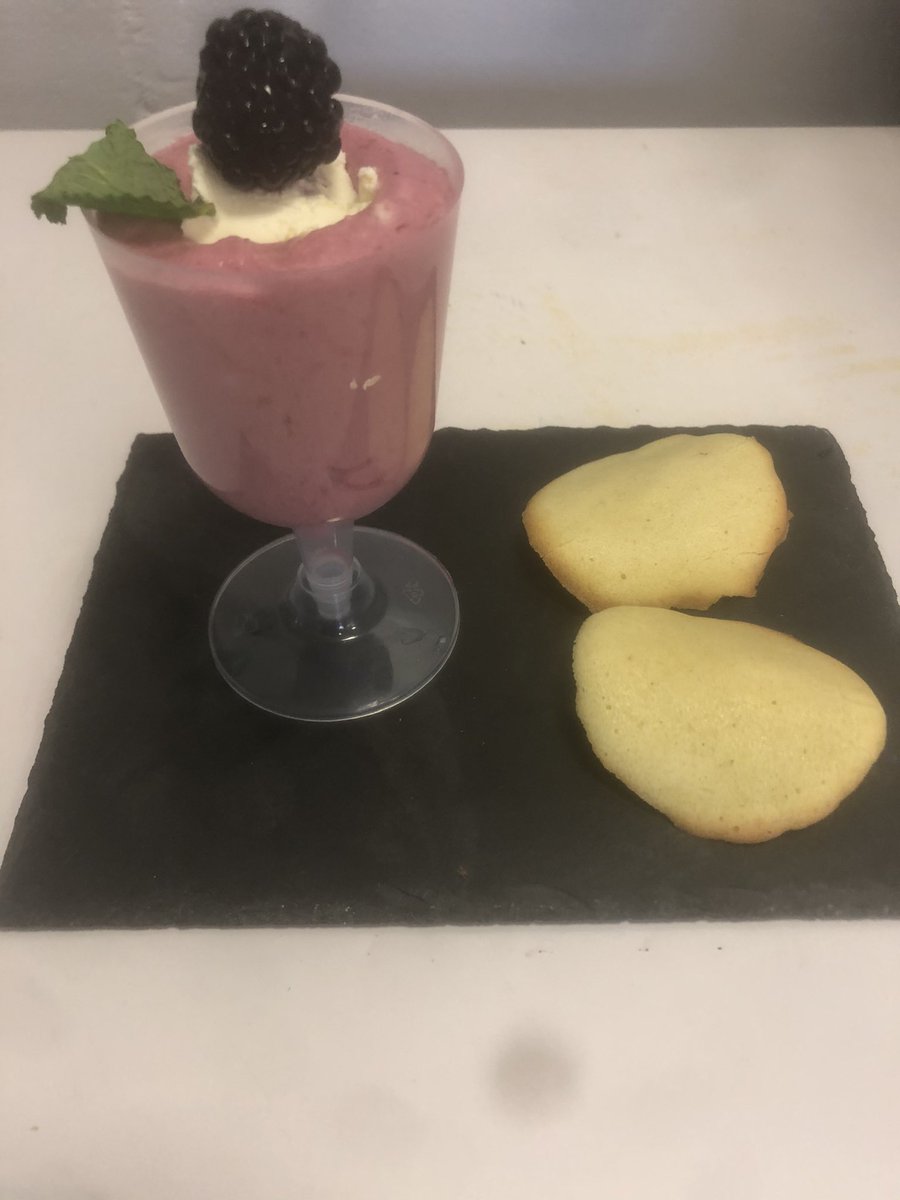 BloorMiss's tweet photo. Gorgeous work from Y11 Hospitality this morning β€οΈ Fresh Fruit Mousse and Tuilles β€οΈ #highlevelskill #gettingexamready @AldersleyHighSc https://t.co/3zLznGuAQY