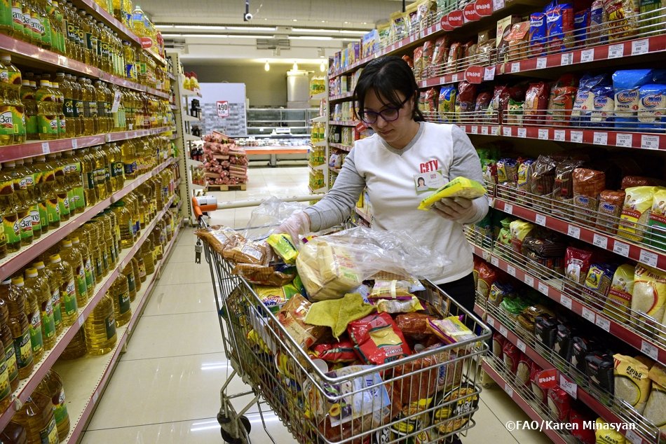 FAOnews's tweet image. 🟢 The food supply chain is on course to overtake farming &amp;amp; land use as the largest contributor to greenhouse gases from the agri-food sector. 

@FAO presents new data base to track carbon emissions from agri- #FoodSystems around the world.

👉 ow.ly/LXlN50GI7bR #COP26