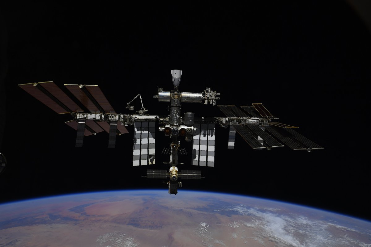 Thom_astro's tweet photo. Bittersweet feeling to leave @Space_Station. A magical place in the sky that grants superpowers like floating and seeing🌍in a glance. 🙏to the people that built it, for everyone's benefit. It gives me hope that humans can achieve anything, with good intentions, when we want to. https://t.co/jTYA5aqa5B