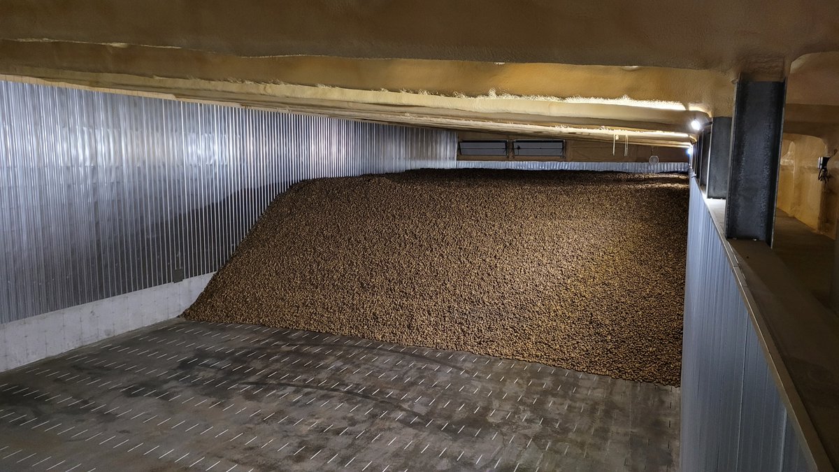 mooijagro's tweet photo. See here some nice pictures of several storage projects we did last years in Canada. Good to see how these storage facilities are up and running in a smooth way. #storage #climatecontrol #crops #agricultureandfarming #hotraco #systemcreators https://t.co/AHSkxUGApC