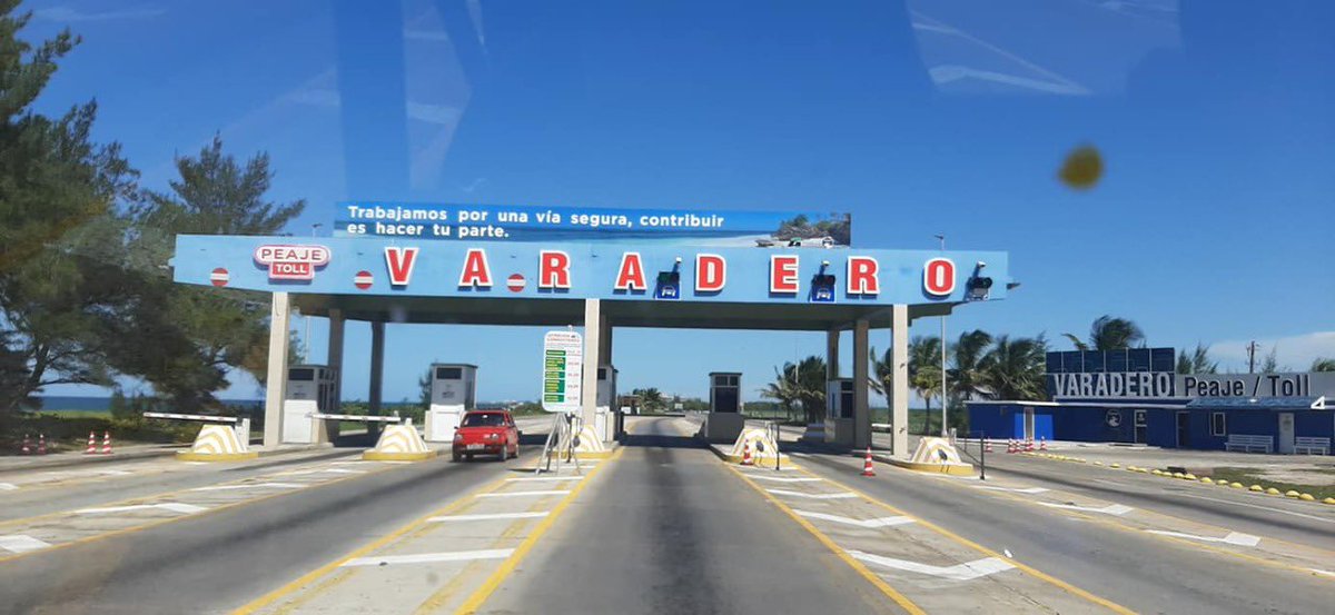 bidaiatraveler's tweet photo. ¡Disfruta de un paseo en coche por la famosa entrada a Varadero!🚘🚘 
#COMM21 #paseo #viaje #coche https://t.co/pURO3mSbe1