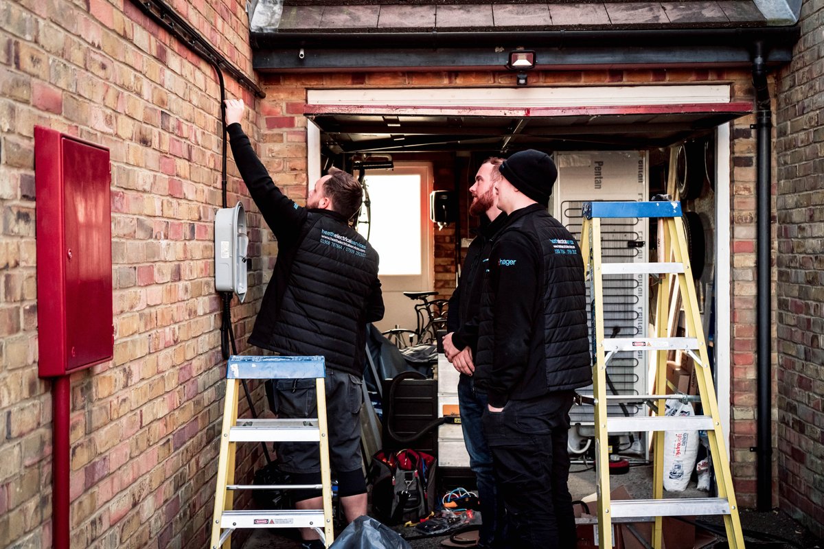 heathelectrical's tweet photo. Another Zappi charger going in, ready for the customer to start making use of as soon as their electric car arrives.
#FutureMK #EV #evcharger #evcharging #zappi #myenergi #zappicharger #Electric #ElectricDriving #ElectricVehicle #FutureProof #MiltonKeynes #sustainableliving https://t.co/NNlwZyqFn8