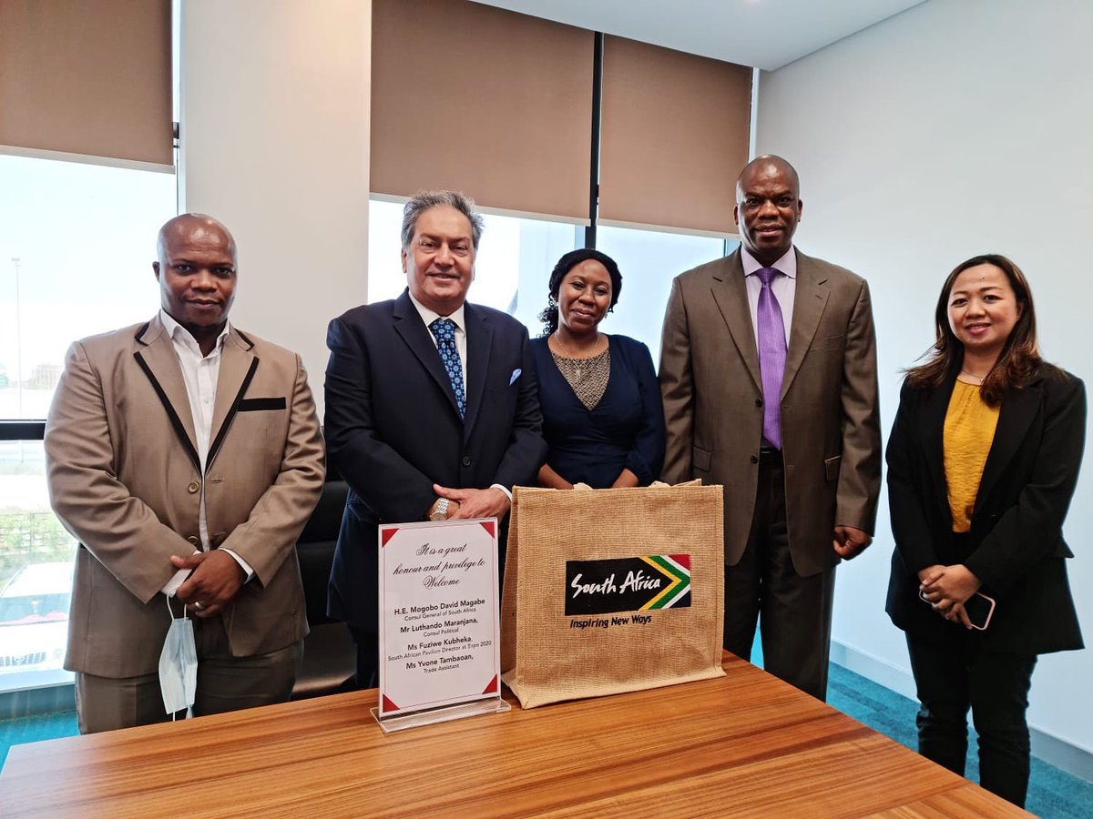 Mr. Kamal Vachani, Group Director and Partner at Al Maya Group welcomed H.E. Consul General Mogobo David Magabe,
Mr Luthando Maranjana, Consul Political, Ms Fuziwe Kubheka, South African Pavilion Director at @expo2020dubai and Ms Yvone Tambaoan. 
#almayasupermarkets #southafrica