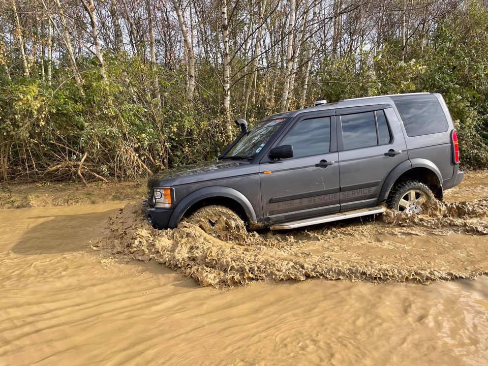 HB4x4R's tweet photo. Over the weekend our volunteers participated in training to keep their skills top-notch 🌟

They practiced general driving on slippery surfaces and recovery 🚙💦

📸| Mark Butler #volunteers @4x4response https://t.co/PGyKKbO3gl