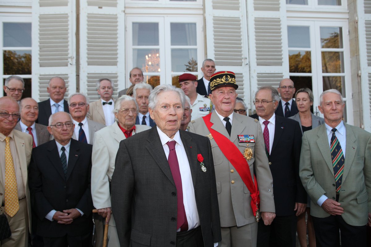 Décès de Jacques Limouzy : " Avoir pu servir mon pays à 4 reprises au sein d’un gouvernement de la République et être élu 10 fois.[...]C’est là ma grande satisfaction !"
En 2001, il s'était confié au Tarn libre :  bit.ly/3bX3kXX

[©Photo Archives TL / Dominique Escorne]