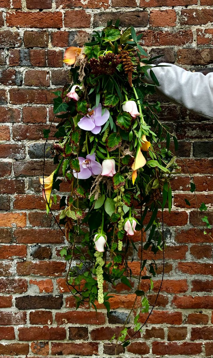 Happy Monday everyone! We just had to share this beautiful cascade design by Level 3 student Holly Moule! A stunning design, brilliantly executed -well done! #level3floristry #cascadeflowers #kingstonmaurwardcollege