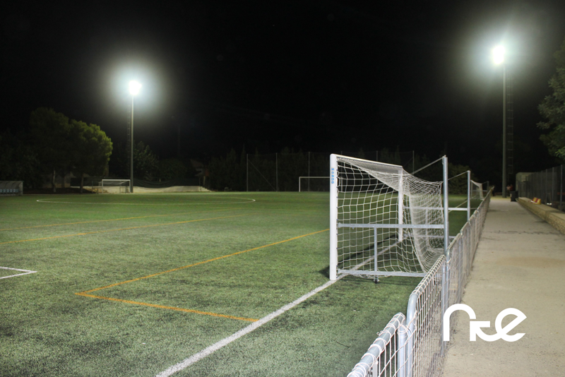 NTEsistemas's tweet photo. Otra #instalaciondeportiva del pueblo de #DayaNueva que incorpora la #potencia y #ahorro de los modelos #NTESistemas es su #CampodeFútbol, iluminado por los #proyectoresLED COLOSSUS 160K. Su #óptica interna está diseñada para abarcar #grandessuperficies ⚽ #Morethanlight https://t.co/RKzUiIVszW