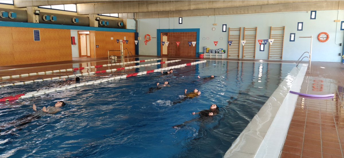 CURSO DE SOCORRISTA ACUÁTICO

La piscina municipal "El Cañuelo" de #Gelves acoge a un nuevo grupo de alumnas y alumnos para su formación práctica presencial.

Un primer fin de semana cargado de aprendizaje en Salvamento Acuático, Soporte Vital Básico y RCP