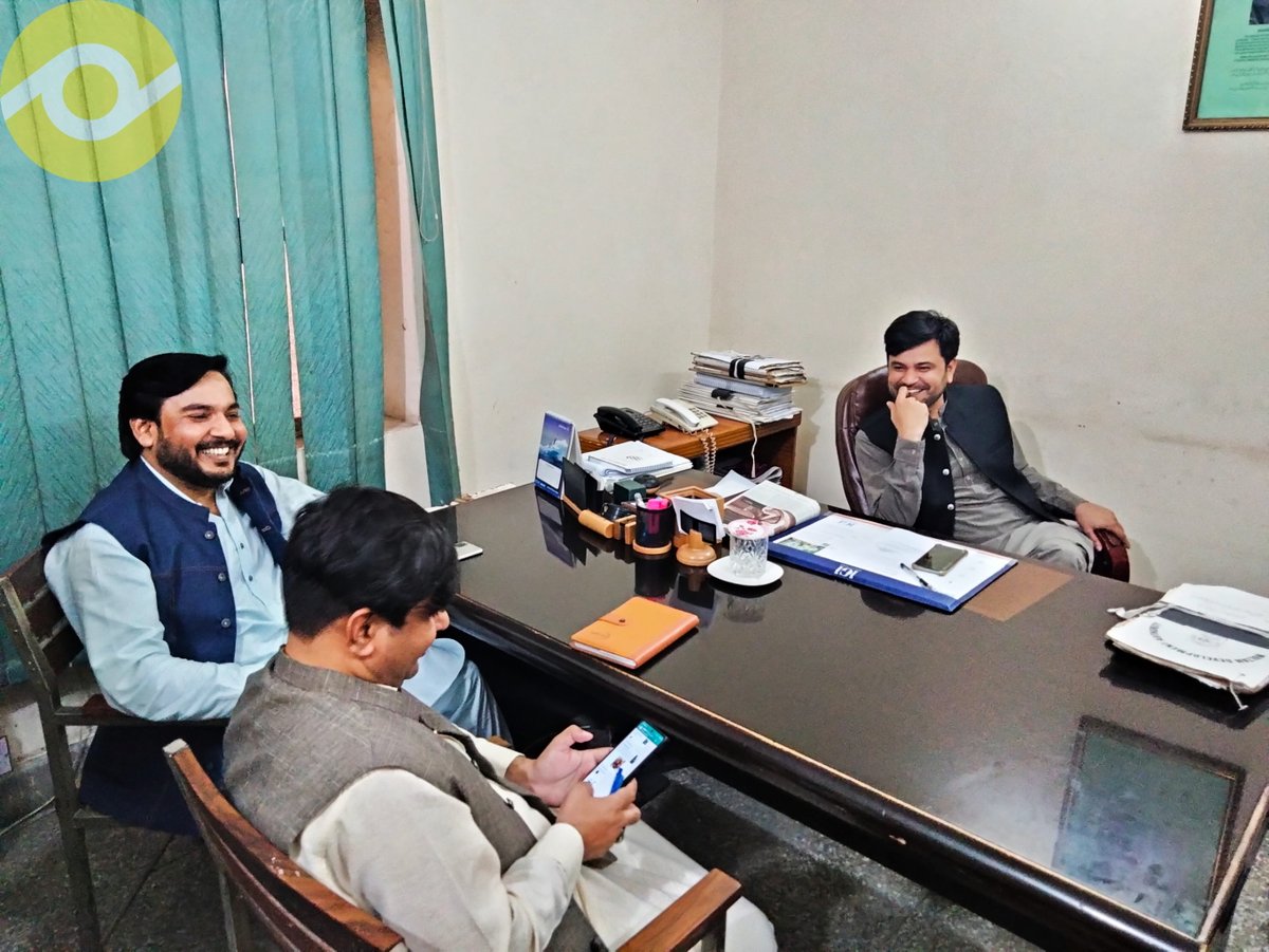 PlanningInn's tweet photo. ملتان کے پرائیویٹ اور پبلک سیکٹر کے ٹاؤن پلانرز کے درمیان ورلڈ ٹاؤن پلاننگ ڈے کا جشن منایا گیا۔ اس موقع پر تمام متعلقہ ٹاؤن پلاننگ سٹاف نے ہمارے شہروں کے موجودہ ترقیاتی منظرناموں میں ٹاؤن پلاننگ کی اہمیت پر اپنے خیالات کا اظہار کیا۔ آخر میں گڈ لک کے طور پرایک کیک بھی کاٹا گیا۔ https://t.co/qwc0c6QBFA