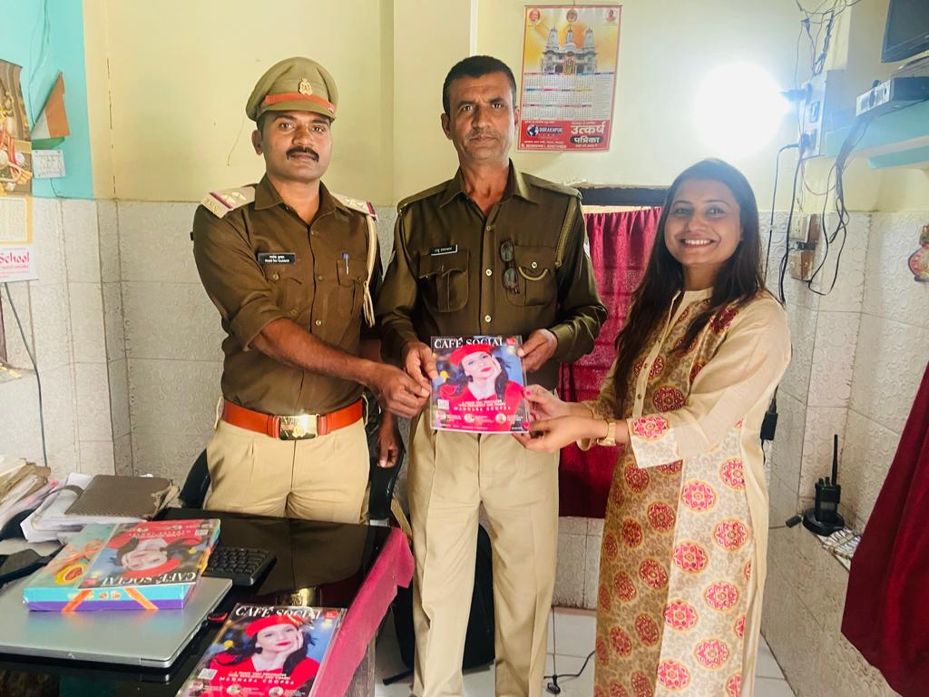 inbookindia's tweet photo. Magazine and sweet distribution at the CM Yogi’s Diwali event at village vantangiya of Gorakhpur, UP.
And to police and traffic officer who are serving us while we celebrate our festivals.

#inbook #cafesocial #cafesocialmagazine #sweetdistribution #magazinedistribution https://t.co/OQzURMx3wq
