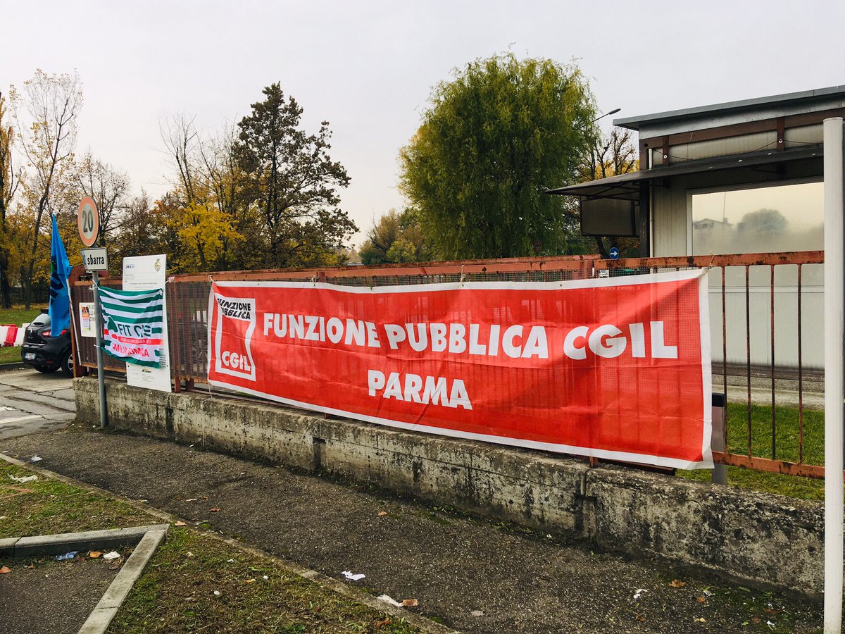 FPCGILER's tweet photo. 𝗦𝗖𝗜𝗢𝗣𝗘𝗥𝗢 𝗦𝗘𝗥𝗩𝗜𝗭𝗜 𝗔𝗠𝗕𝗜𝗘𝗡𝗧𝗔𝗟𝗜

Da Piacenza a Rimini centinaia di lavoratori dei servizi ambientali in sciopero per chiedere il rinnovo del contratto nazionale!

#cisiamo #fp #fpcgil #cgil #funzionepubblica #emiliaromagna #serviziambientali #hera #iren https://t.co/h2dkeH1Fhc