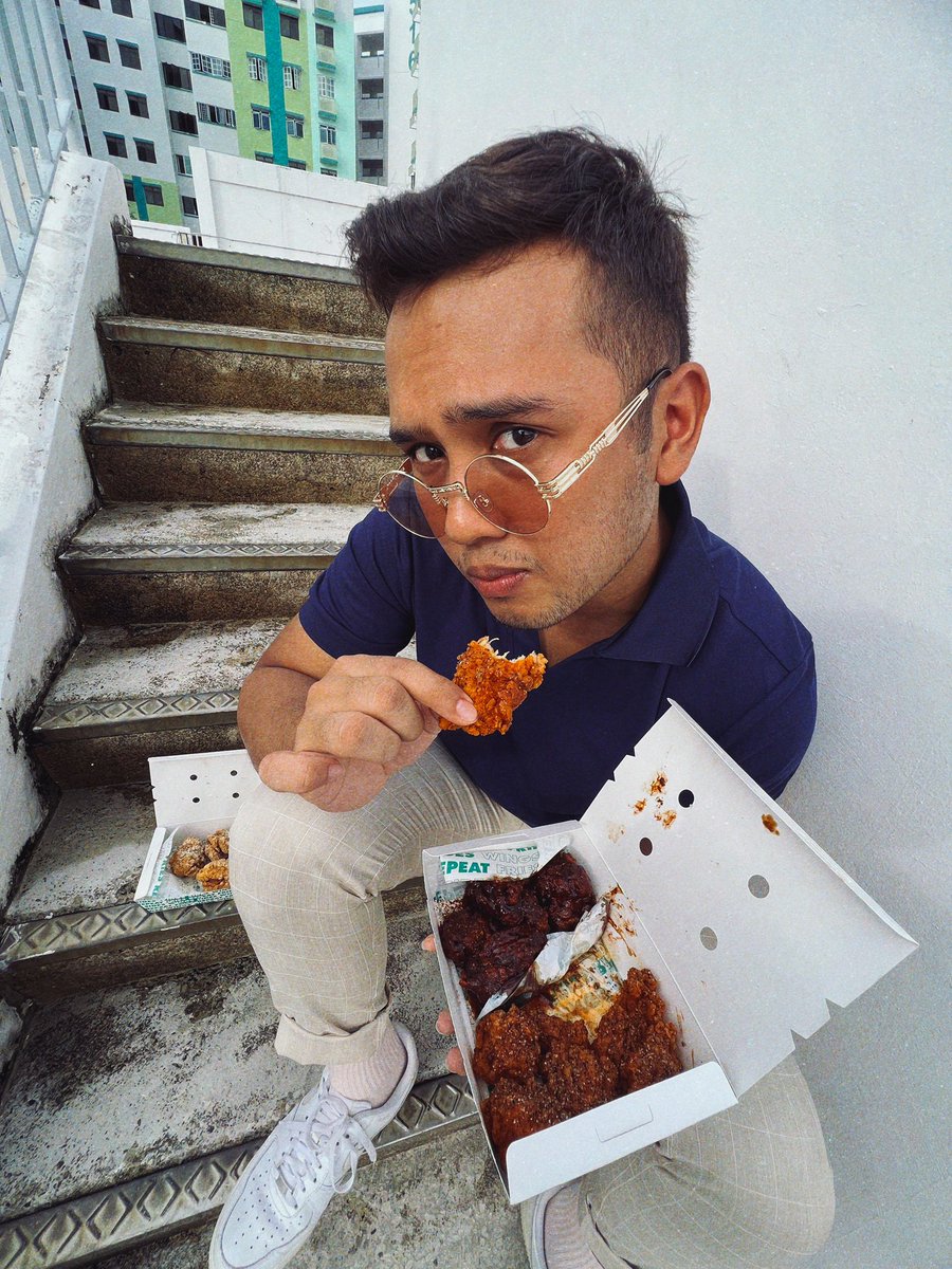 hellyeahfahmi's tweet photo. wingstop asked so i served https://t.co/oMU62ZfJ9P