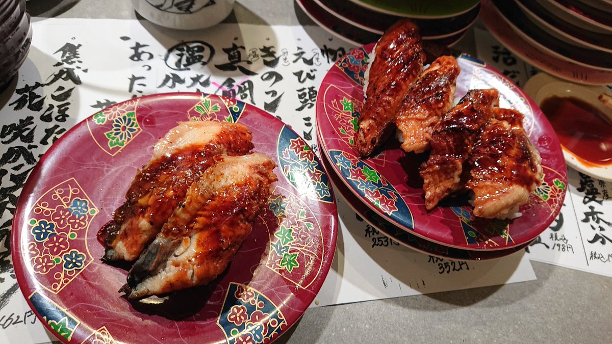 kazuomix103's tweet photo. 今日のディナー
久しぶりに回転寿司 🍣
美味っ💕
ごちそうさまでした😋
#根室花まる
#回転寿司
#本マグロ赤身
#tuna
#tunaLOVE
#sushigoroundGANGSTA
#sushigoround
#washoku
#umami
#hokkaidolove https://t.co/nOmrKLdOBT