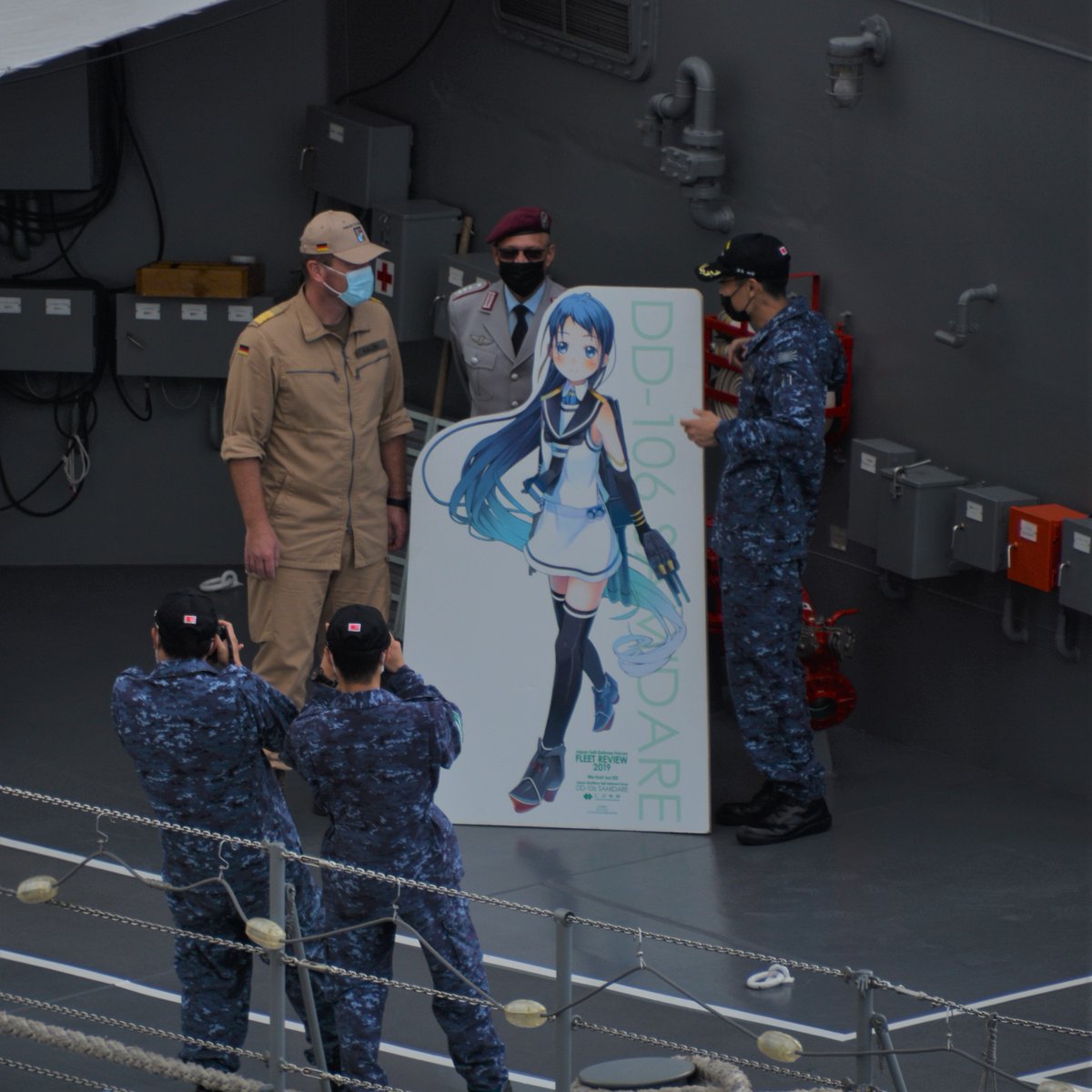 hachi_go_'s tweet photo. さみだれと将軍様のツーショット改 https://t.co/U1lNhgmOpw