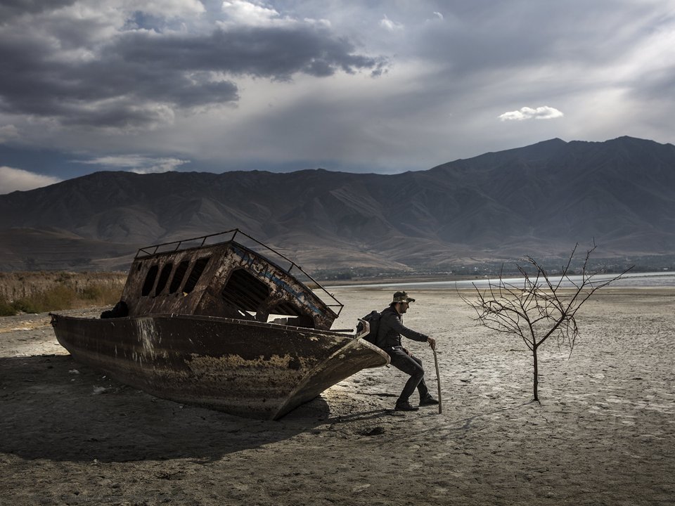 EU_ENV's tweet photo. The #ClimateCrisis affects us all

What does it mean to live on a changing 🌍?

Discover the 43 finalists of @EUEnvironment #ClimateChangePIX competition

This is ‘Sinking ship’, showing how 💧 levels of 🇹🇷 largest lake have decreased...

https://t.co/zdtMxFFyZc

#CoP26 #CoP15 https://t.co/y1ggL83uOc