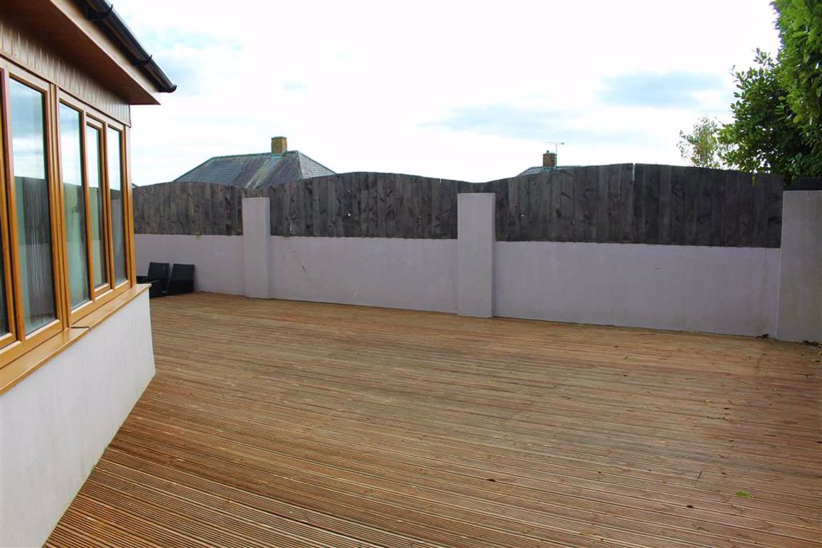 JohnFrancisEA's tweet photo. 📍 Fairways, Pembroke Dock 📍

This modern 4 bedroom detached property is in a quiet cul-de-sac location, has 3 bathrooms, garage with ample parking &amp; an easy to maintain garden 🤩

You can contact our Pembroke branch on 01646 685577 to book a viewing ☎️

https://t.co/pnVvOIggcX https://t.co/ddNuSLCTQi