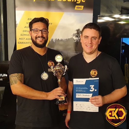 esports_koblenz's tweet photo. 3. Platz beim @Region56Plus eRacing Cup 💪
Ein ganz besonderer Dank geht an #KoblenzTouristik , die uns die Teilnahme überhaupt erst ermöglicht haben und natürlich an #Region56Plus für die tolle Organisation und das runde Event 🙌
#simracing #eracing #esports #koblenz #gaming https://t.co/kMwoKtgURl