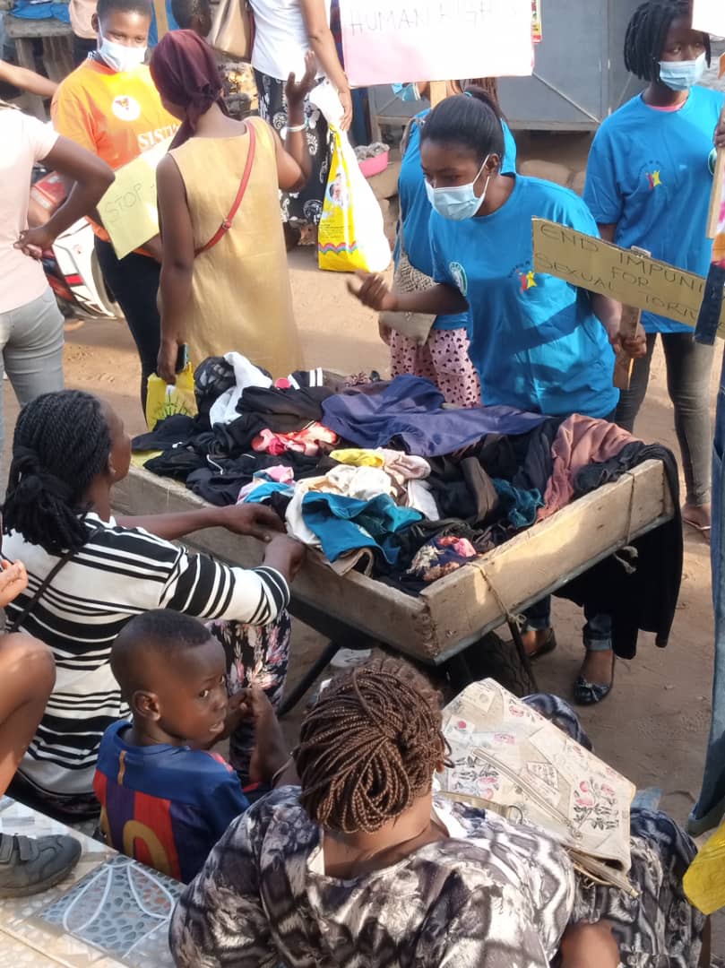 YAMghana's tweet photo. On 5th November,  YAM  Bolga branch held a market and lorry station storm targeting both old and young and educating them on Sexual and Gender Based Violence.

YAM- Join the Action, Protect the Future !!! https://t.co/Q9JUwrp8lV
