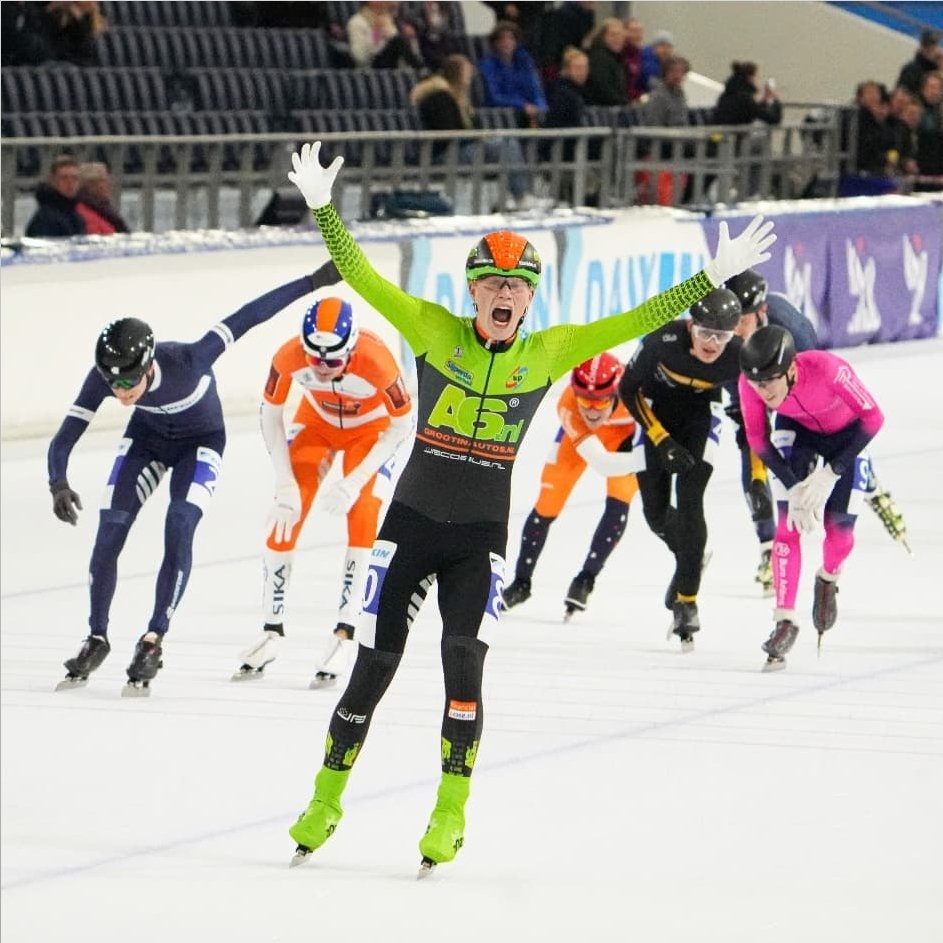 Daar gaan we weer :) Winst voor Christian Haasjes in Thialf bij de Beloften! Wederom Staphorst op nummer 1, het kan niet op😀 Het belooft een mooi schaatsseizoen te worden zo!
<a href="/G_Staphorst/">Gemeente Staphorst</a> 
<a href="/alwinmussche/">Alwin Mussche</a> 
<a href="/weblogstaphorst/">Weblog Staphorst Rouveen</a>
