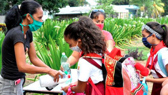 EmbaCubaJamaica's tweet photo. Thanks to our vaccines, Cuban students are finally back to class! This Monday we witness one more achievement of #Cuba 🇨🇺, children and adolescents return to school, most of them with their complete vaccination schedule.
#CubaIsSafe
#BackToClass https://t.co/z7hTl0NtUu