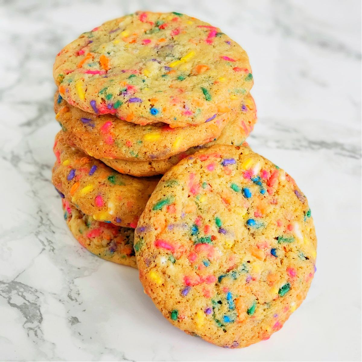 CONFETTI SPRINKLE COOKIES: 
Fire up the oven, it's #Christmascookies week over on the blog! 
This recipe is from popular L.A.  food truck @ronnies_kickin, with more sprinkles inside the cookie than you can imagine. #shockinglydelicious #baking #cookierecipes