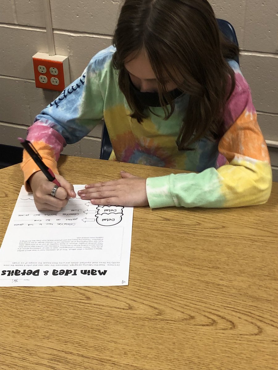 moore_uve's tweet photo. Today in reading ST’s used the following strategies to help identify the main idea and supporting details in a reading.  1: What is the topic of the reading? 2: What did we learn as we read about the topic? 3: What is the most important thought about the topic?  #UVEMADE https://t.co/M6mvr0sgV3