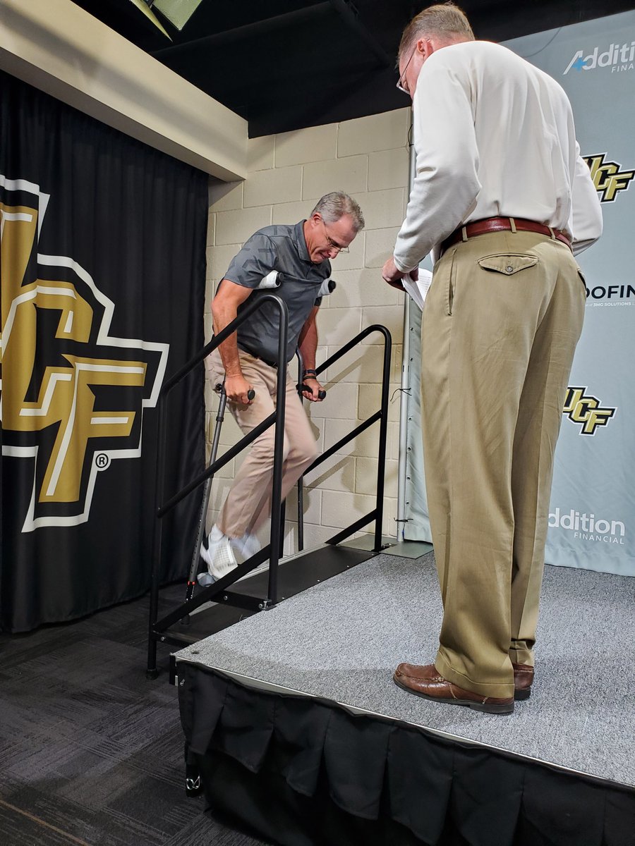 therealBeede's tweet image. #UCF head coach Gus Malzahn says he has a fractured tibia and he'll be using crutches for about 6 weeks due to a knee injury suffered during the Tulane game.