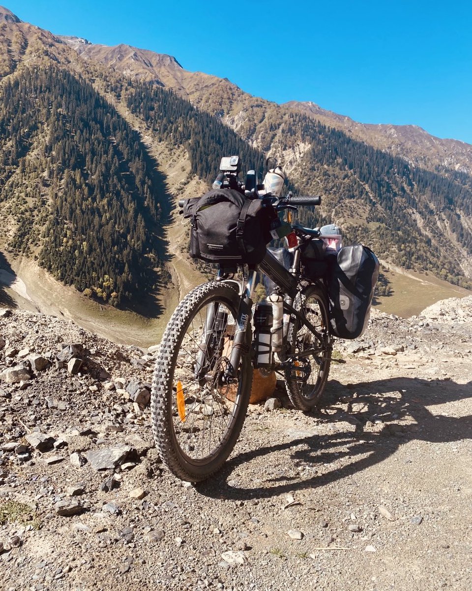 MontagueBikes's tweet photo. Bikepacking on the Paratrooper Pro. #realbikesthatfold 
Follow Navab for more photos from his journeys: https://t.co/o0y7UF9LWp https://t.co/lJ98BAvzE6
