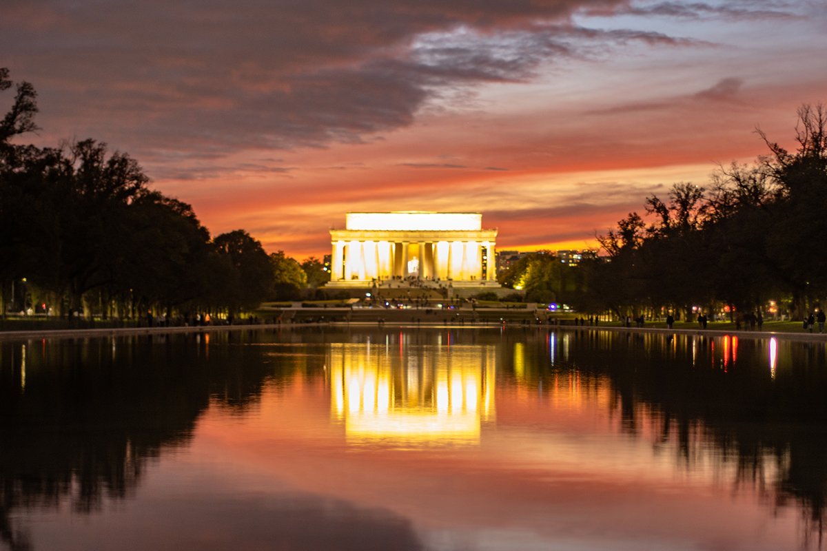 gunnycc's tweet image. Went up to DC on Saturday and caught this image of the Lincoln Memorial. Some memorials are too important historically and beautiful to consider taking down.