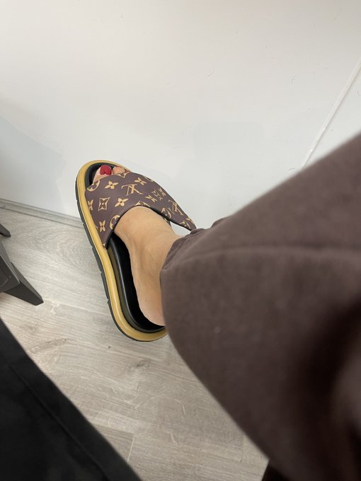 Pamper time 💆🏻&zwj;♀️ https://t.co/VPL5bIS6dL
