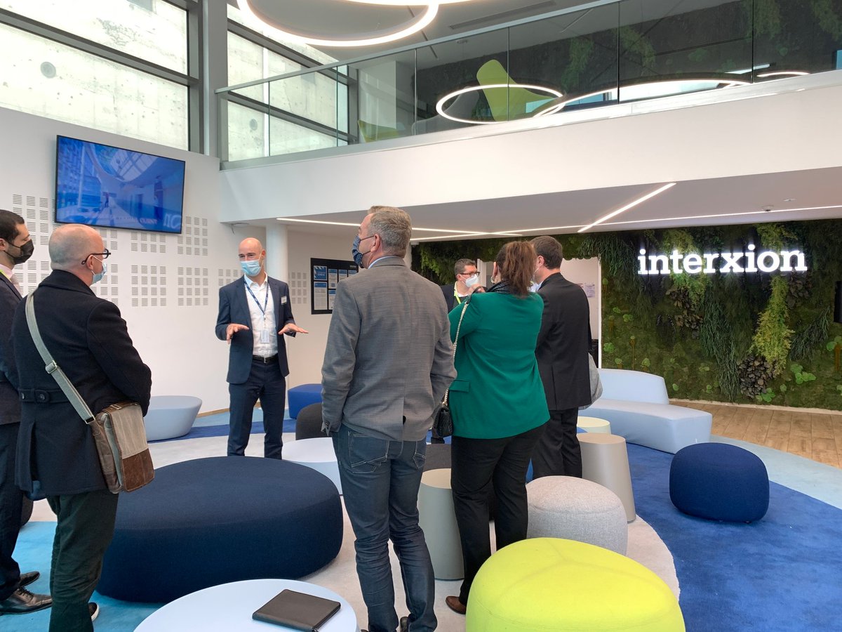digitalrealtyFR's tweet photo. #FrancePremiere – Bienvenue à Oracle chez Interxion Marseille, 9ème hub Internet mondial !

Au programme : évènement retransmis en direct de #MRS3 animé par les équipes Oracle, conférence de presse, échanges et visite du data center #MRS2 https://t.co/tlypkPEqz6