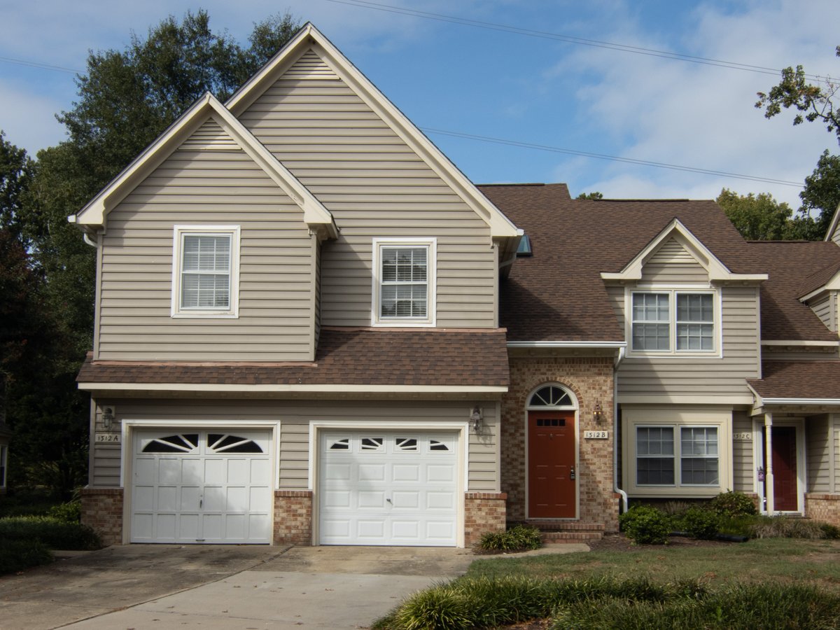 gunnycc's tweet image. What a beginning of my week. Final checks being done to close on a home this week, have another 2 homes under contract that need some repairs, and prepping another 3 homes for sale. Hopefully I will be able to show 2 rentals to a referred client, and take pix of a new listing!