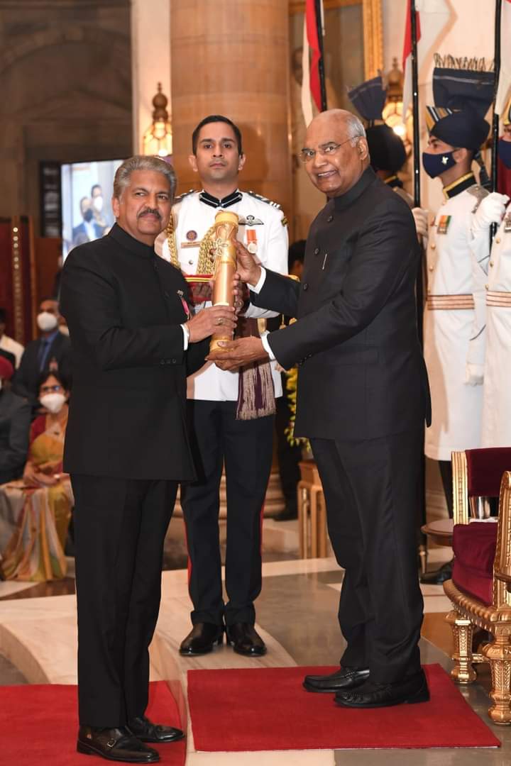 HoldeRamesh's tweet photo. ಪದ್ಮಭೂಷಣ ಪ್ರಶಸ್ತಿಗೆ ಭಾಜನರಾ @anandmahindra ಸರ್ ಅವರಿಗೆ ಅಭಿನಂದನೆಗಳು.

#PadmaAwards2021 https://t.co/gY9adDaiTA