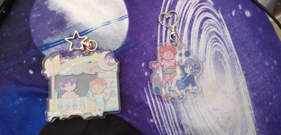 FizzyStarChild's tweet photo. I'm so happy I finally have money to support artists I love. These are going right on my pin board thank you @leggydeco !! 🥰🥰🥰 https://t.co/CS89rUZqZ6
