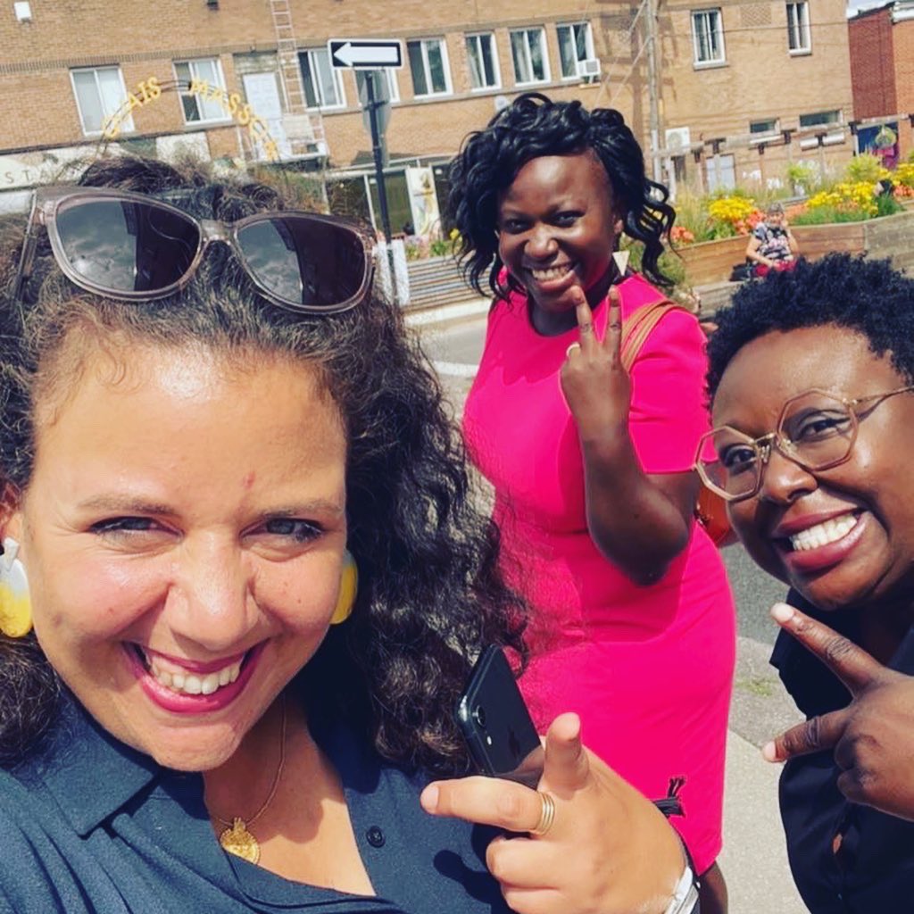 Toutes au Conseil municipal ! La team de feu arrive 🔥 @GraciaKatahwa quelle incroyable victoire, je suis si fière de toi 🤩 Que de plafonds de verre brisés à cette élections pour les femmes racisées. @erickalneus @Val_Plante @projetmontreal #polmtl