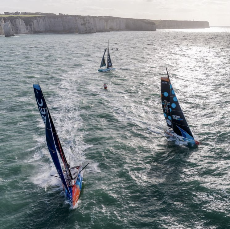 Ce dimanche, c'était le départ de la Transat Jacques Vabre: Une traversée de l'atlantique en duo qui mène les coureurs du Havre à la Martinique 🌍 
Trimarans géants, Imocas et 40 pieds ont pris le départ hier en direction des Antilles.