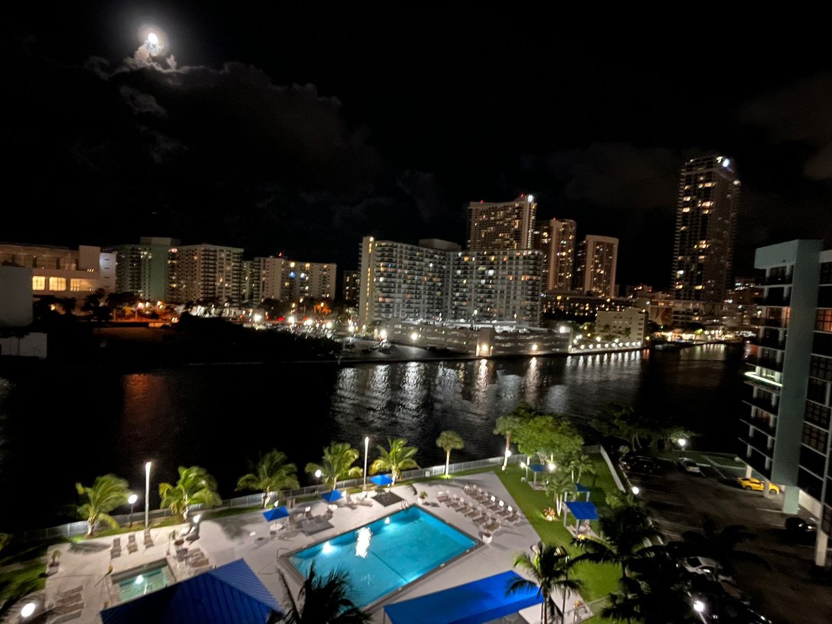 bidaiatraveler's tweet photo. ¡Sorpréndete con las maravillas que puedes encontrar en el Down Town en Miami!💜💜
#COMM21 #vistas #noche #diversión #viaje https://t.co/ykE8gxN8Fg