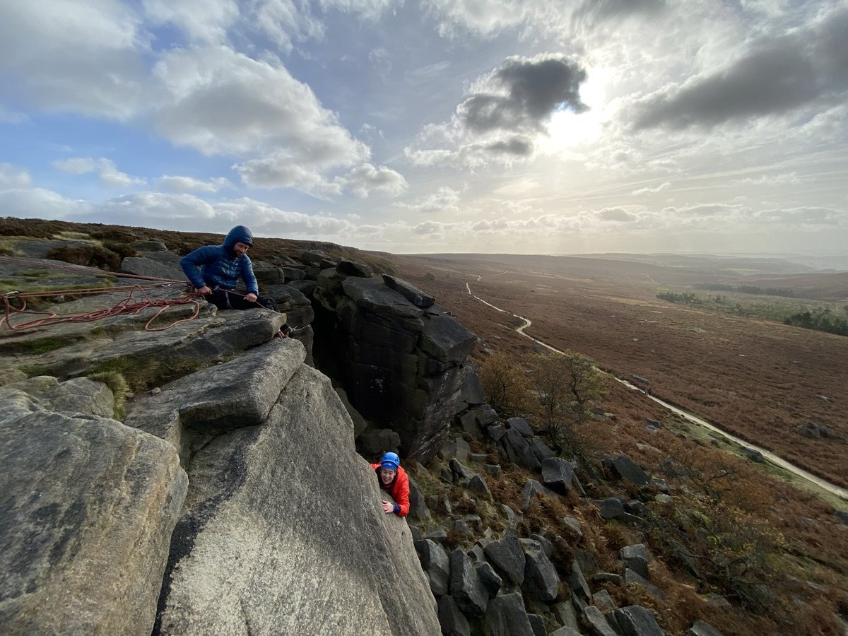 Moving into autumn and the #peakdistrict #gritstone is the gift that keeps on giving! Picture from Oli and his group on an improvers climbing course this weekend!