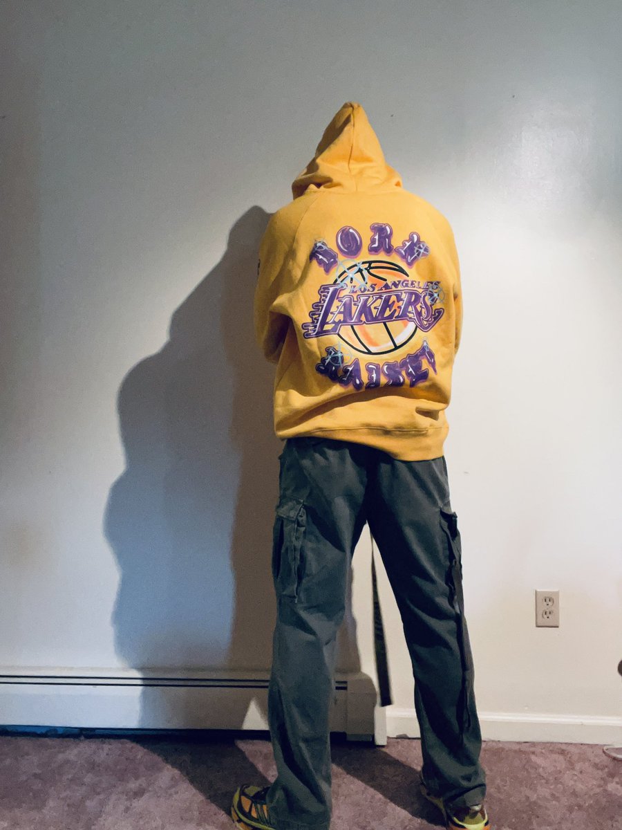 Auragino's tweet photo. Rest In Paradise 24 🟡🟣  #MambaForever https://t.co/xXCmwfr7cR