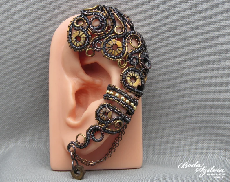 bodaszilvia's tweet photo. My previous big #steampunk #earwrap has already found a home, but I have another one.

These take a lot of time to create, but I love them so much! ❤

https://t.co/PQEqFNRelv

#OOAK #jewelry #etsy #etsyshop #jewelrydesigner #handmadejewelry #handmade #etsyhandmade  #etsyfinds https://t.co/TrVNPe1AKL