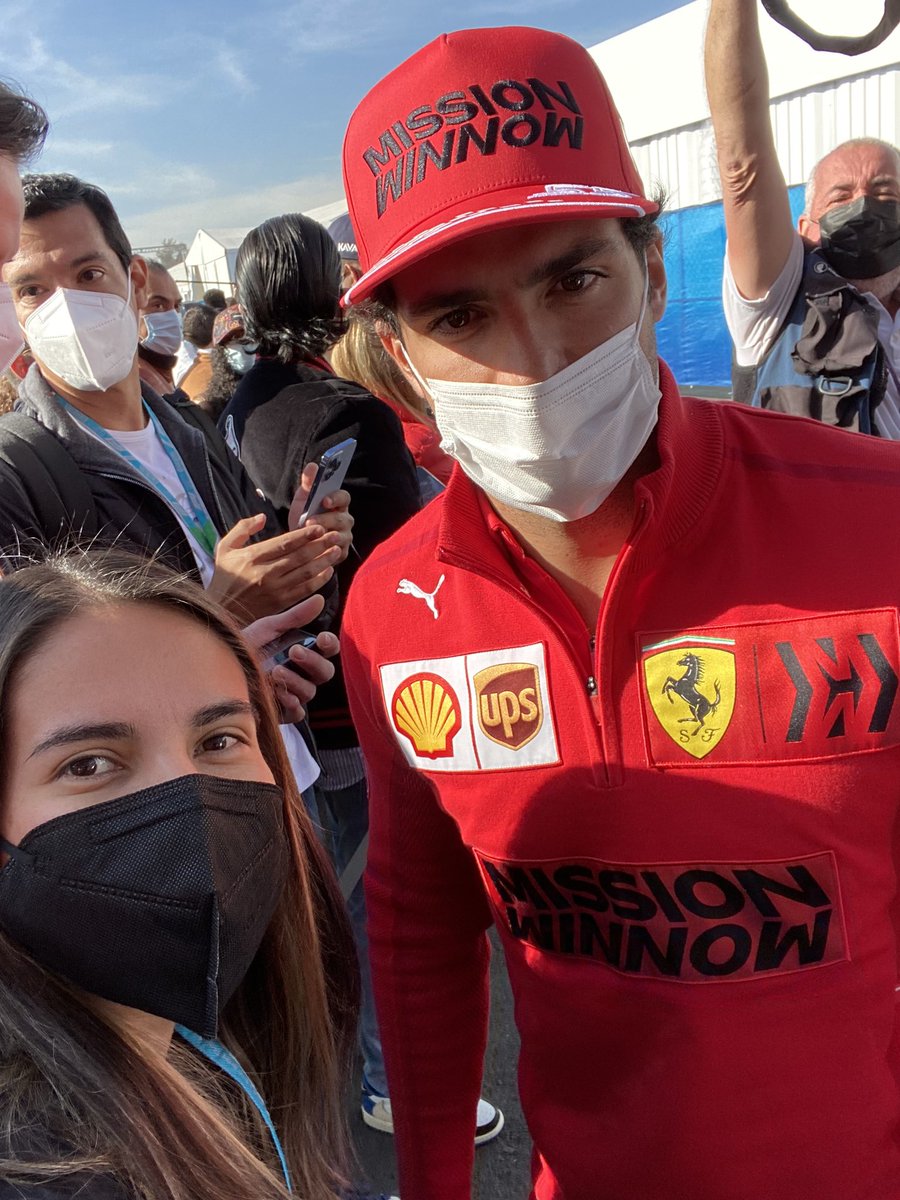 Choff_31's tweet photo. Describe tu fin de semana en 2 fotos👇🏽 gracias @miflink por hacerlo posible. Increíble la oportunidad que nos das a todos, desde invertir hasta conocer a @Carlossainz55 y @SChecoPerez 😍
#F1ink https://t.co/C7keMqaXrB